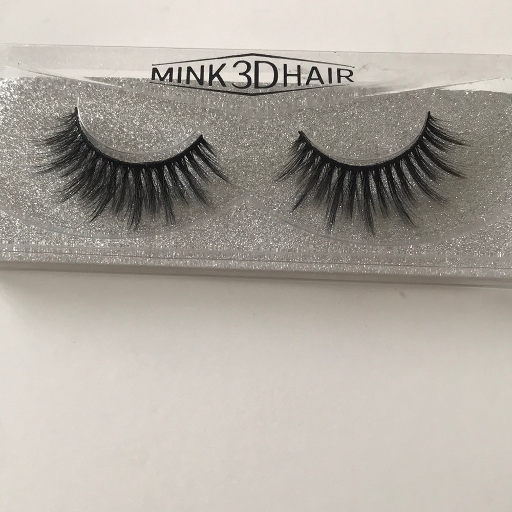 NWT- bling- bling 3D Mink Lashes
